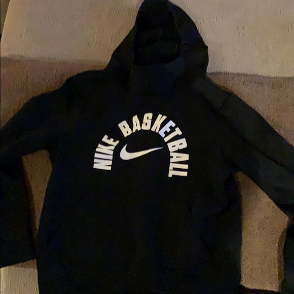 nike basketball hoodie youth
